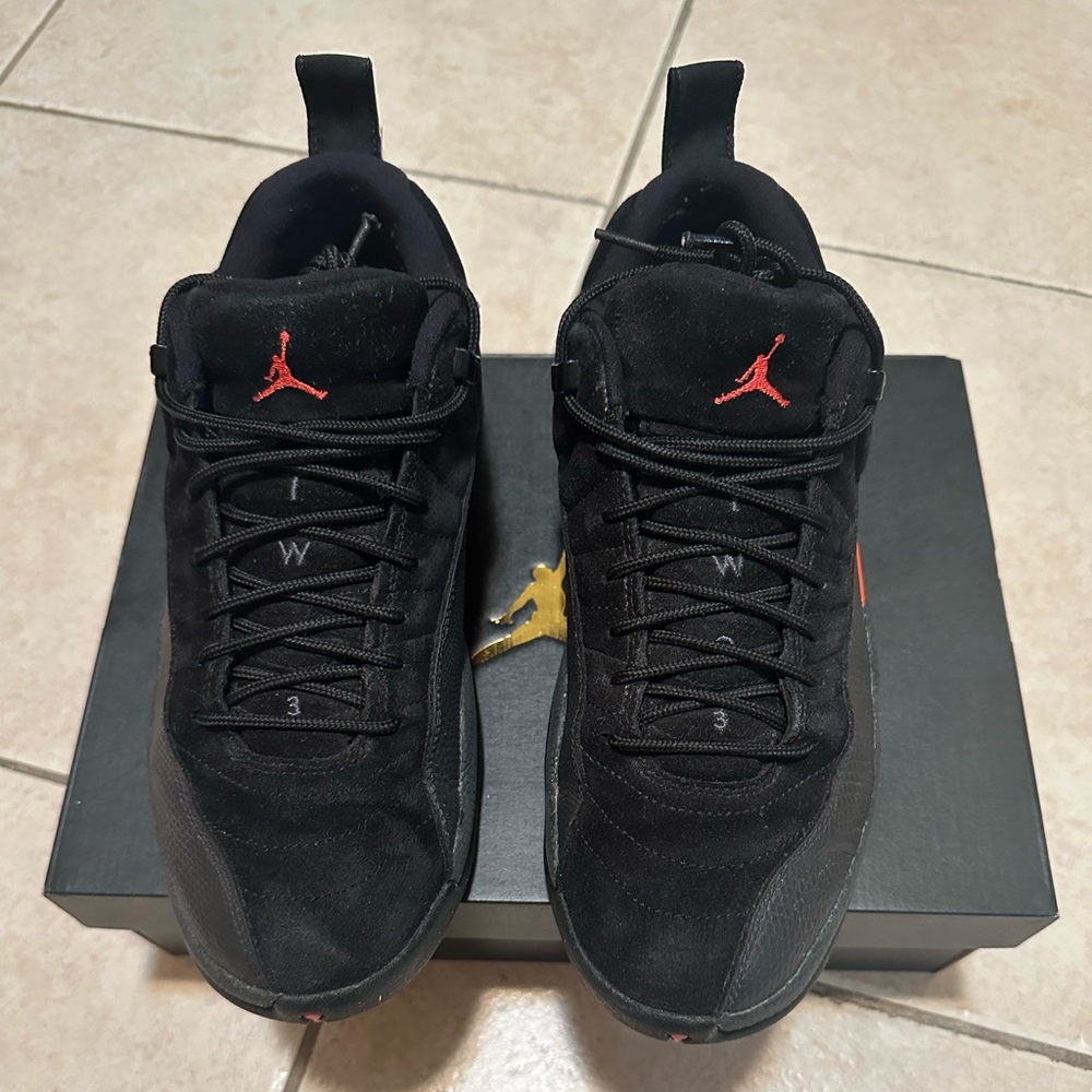 Air Jordan 12 retro low black and red size 9.5 mens